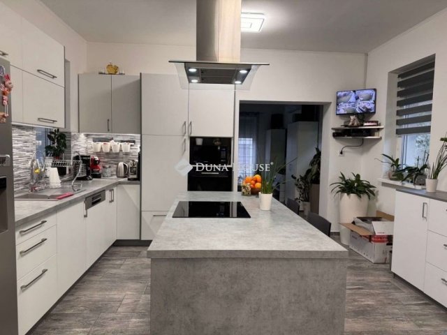 Eladó családi ház, Erdőkertesen 140 M Ft, 4 szobás