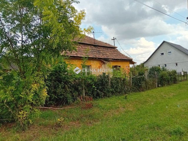 Eladó családi ház, Ácson 15.5 M Ft, 1 szobás