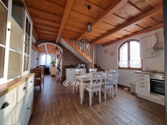Eladó családi ház, Bakonyjákón 97.5 M Ft, 2+3 szobás