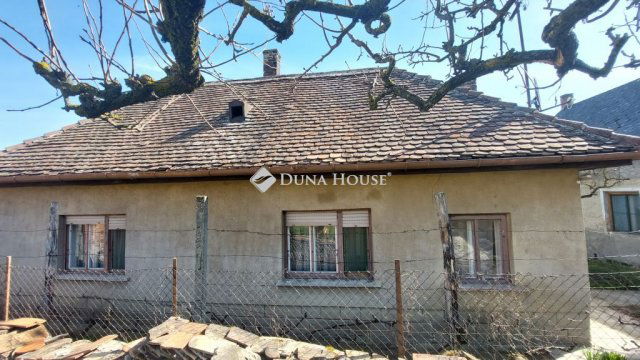 Eladó családi ház, Dombóváron 10.5 M Ft, 2 szobás
