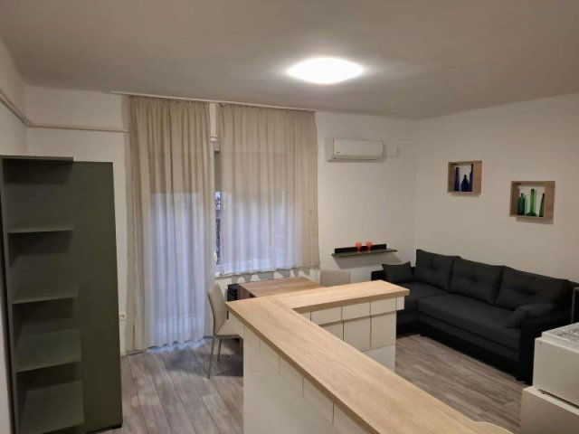 Kiadó téglalakás, albérlet, Pécsett, Petőfi utcában, 2 szobás