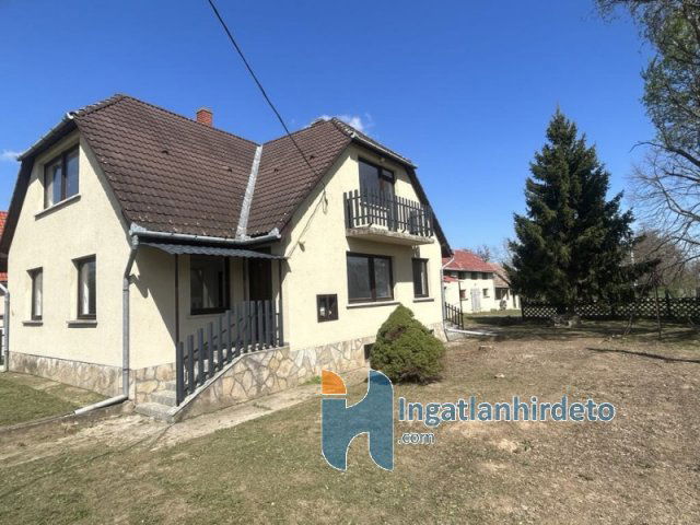 Eladó családi ház, Dombóváron 39.5 M Ft, 6 szobás