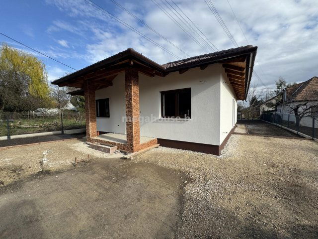 Eladó családi ház, Diósdon 123.9 M Ft, 4 szobás