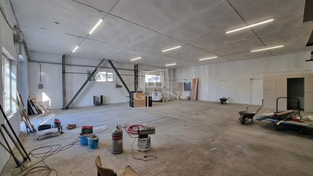 Kiadó ipari ingatlan, Székesfehérvárott 300 E Ft / hó