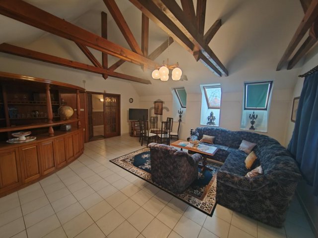 Eladó családi ház, Cegléden 125 M Ft, 6 szobás