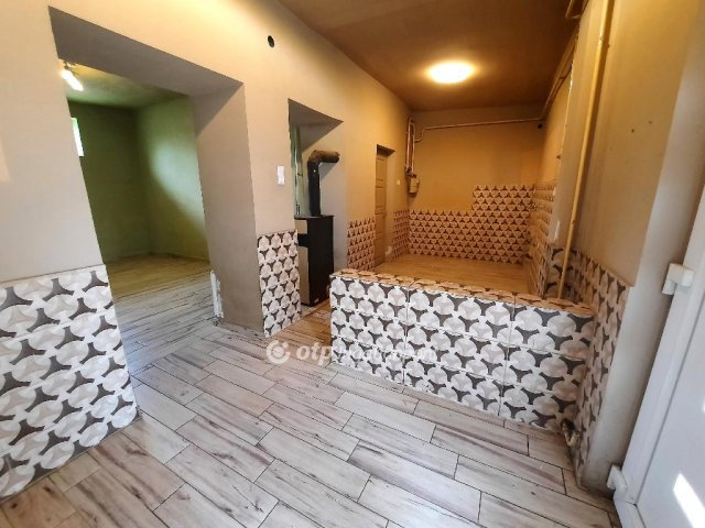 Eladó családi ház, Abonyban 32 M Ft, 4+1 szobás