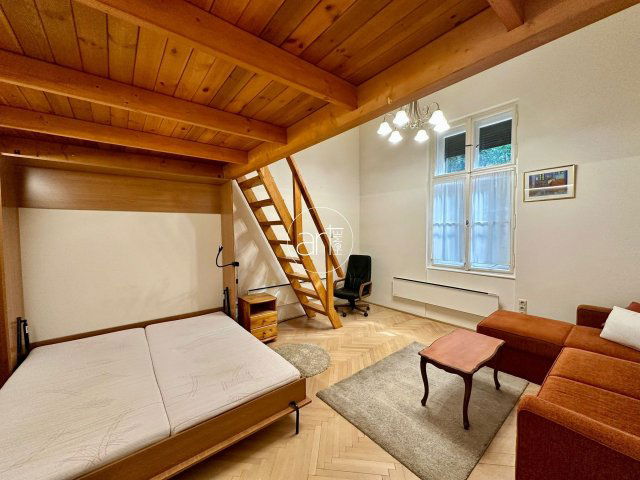 Kiadó téglalakás, albérlet, Szegeden, Hajnóczy utcában
