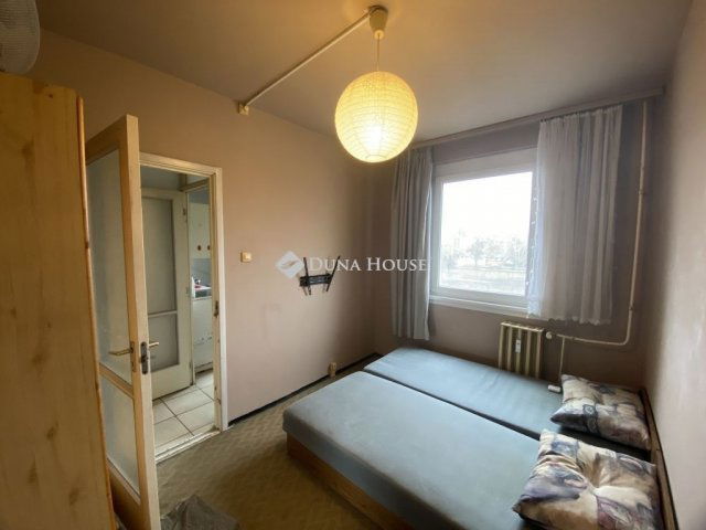 Eladó panellakás, Szegeden 57.9 M Ft, 3 szobás
