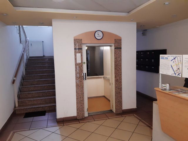 Kiadó iroda, Szegeden, Gogol utcában 250 E Ft / hó, 3 szobás