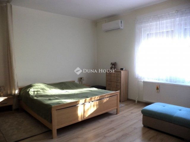 Eladó családi ház, Baracskán 84.7 M Ft, 3 szobás