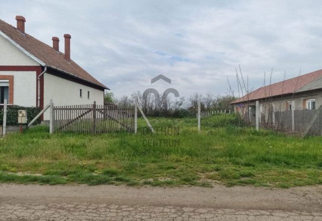 Eladó telek, Tiszaszőlősön 4.7 M Ft / költözzbe.hu