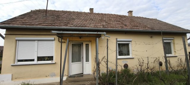 Eladó családi ház, Szakolyon, Kossuth utcában 13 M Ft