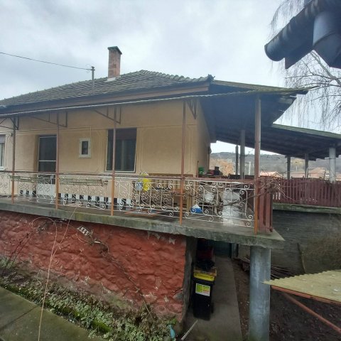 Eladó családi ház, Taron 20 M Ft, 3 szobás