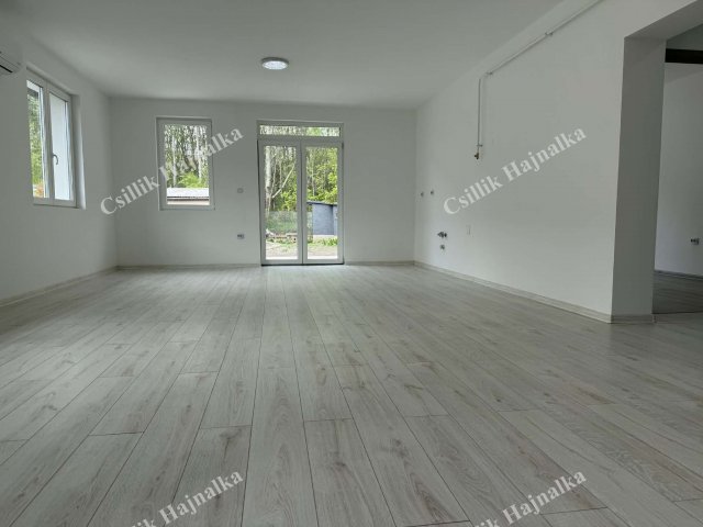 Eladó családi ház, Szolnokon 89.9 M Ft, 4 szobás