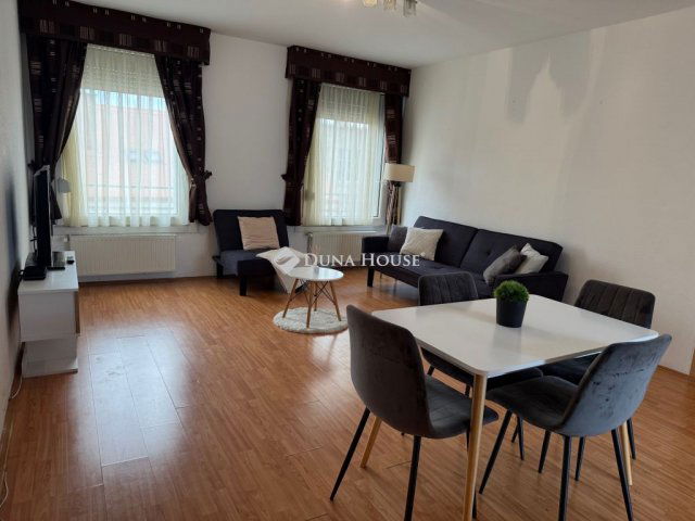 Eladó téglalakás, Debrecenben 105 M Ft, 4 szobás