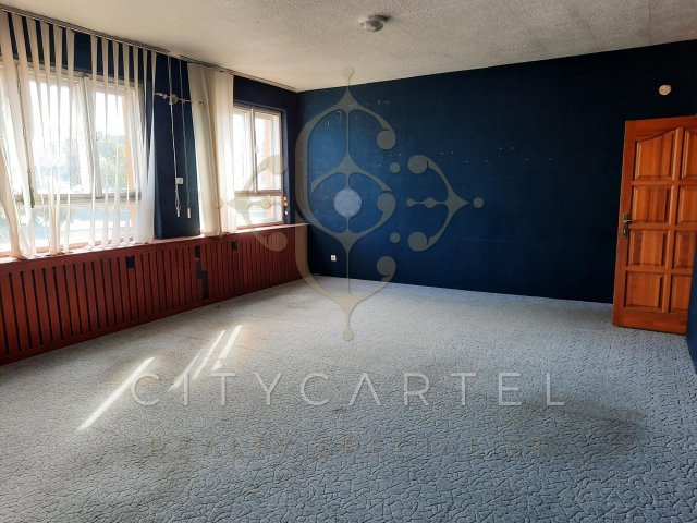 Kiadó ipari ingatlan, Solymáron 180 E Ft / hó