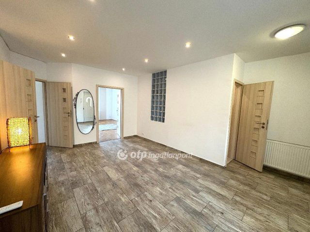 Eladó téglalakás, Miskolcon 49.99 M Ft, 3 szobás