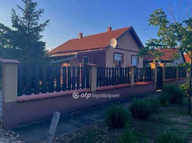 Eladó családi ház, Csemőn 54.9 M Ft, 4 szobás