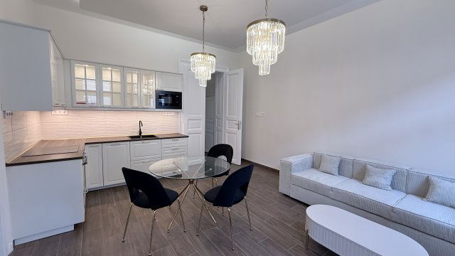 Eladó téglalakás, Budapesten, VII. kerületben 105 M Ft