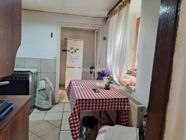 Eladó családi ház, Neszmélyen 14.9 M Ft, 2 szobás