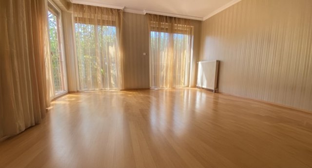 Eladó családi ház, Budakeszin 214 M Ft, 10 szobás