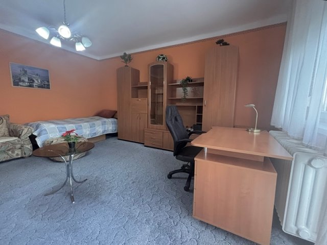 Kiadó téglalakás, albérlet, Pécsett, Athinay utcában, 1 szobás