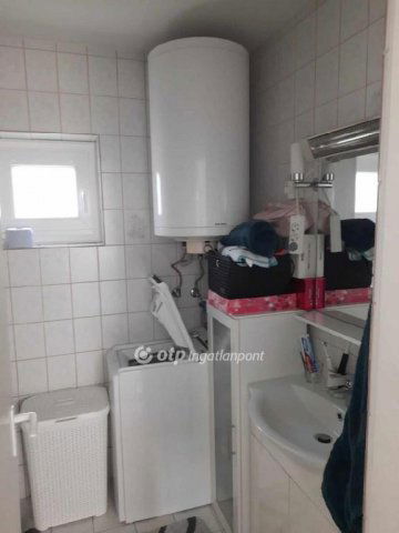 Eladó családi ház, Vonyarcvashegyen 178 M Ft, 11+2 szobás