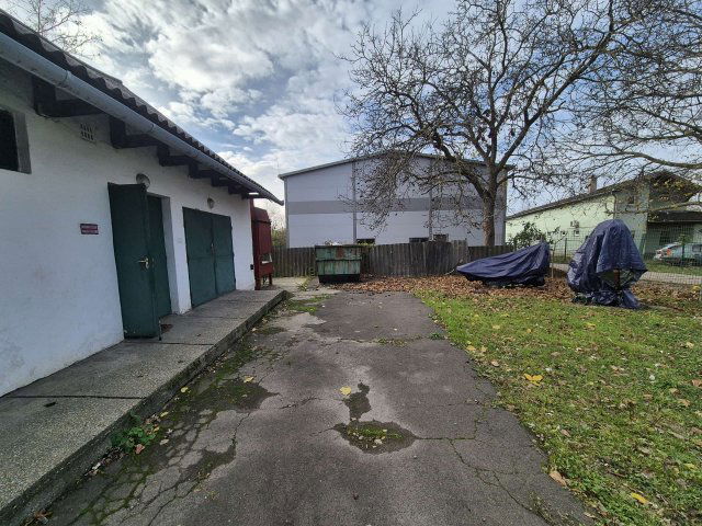 Eladó ipari ingatlan, Pécsett 40 M Ft, 1 szobás