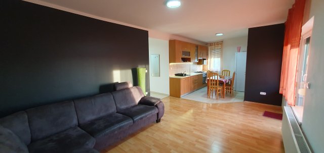 Eladó téglalakás, Ajkán 44.9 M Ft, 2 szobás