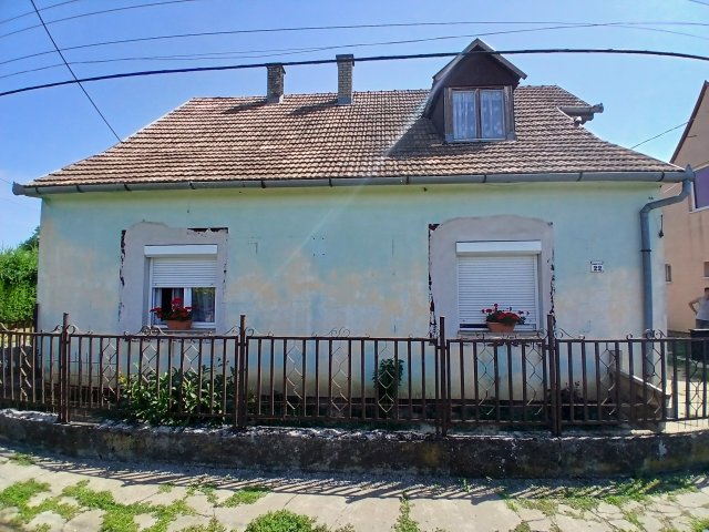 Eladó családi ház, Barcson 24 M Ft, 3 szobás