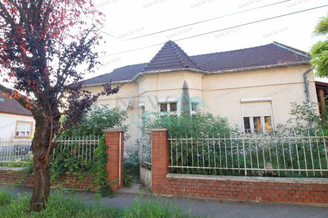 Eladó családi ház, Győrött 67.99 M Ft, 4 szobás