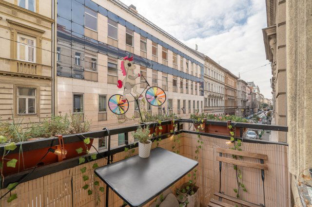 Eladó téglalakás, Budapesten, VII. kerületben 144 M Ft, 4 szobás