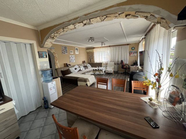 Eladó családi ház, Felsőpakonyban 83 M Ft, 4 szobás