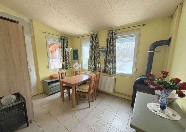 Eladó családi ház, Úrin 75.9 M Ft, 3 szobás