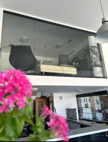 Eladó ipari ingatlan, Cegléden 370 M Ft / költözzbe.hu