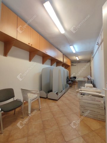 Kiadó ipari ingatlan, Komáromban 2000 E Ft / hó