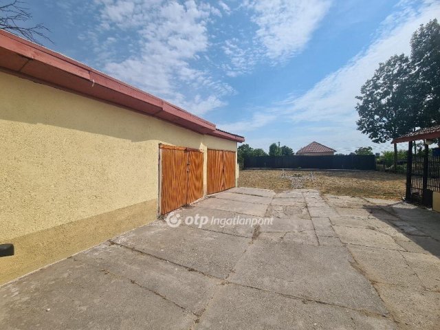 Eladó családi ház, Törtelen 50 M Ft, 4 szobás