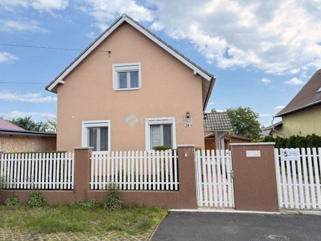 Eladó családi ház, Ercsiben 84.9 M Ft, 5 szobás