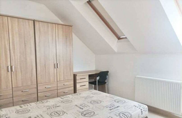 Kiadó téglalakás, albérlet, Pécsett 190 E Ft / hó, 2 szobás