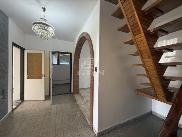 Eladó családi ház, Székesfehérvárott 105 M Ft, 6 szobás