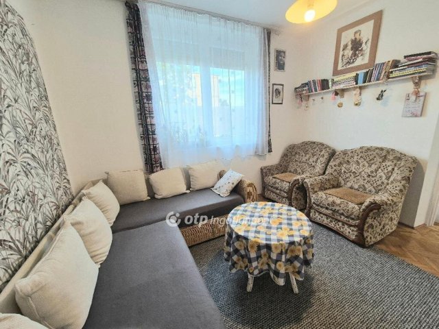 Eladó téglalakás, Dunaújvárosban 34.5 M Ft, 1+1 szobás