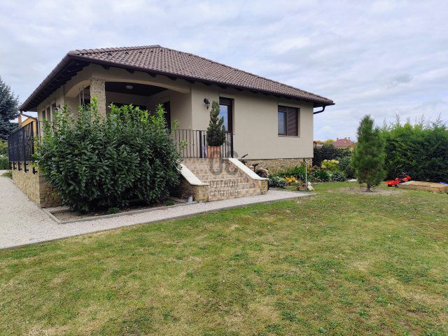 Eladó családi ház, Balatonlelleén 150 M Ft, 4 szobás