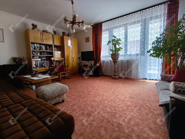 Eladó családi ház, Balatonakaliban 111.9 M Ft, 7 szobás