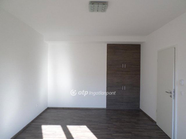 Eladó téglalakás, Tökölön 46.9 M Ft, 2 szobás