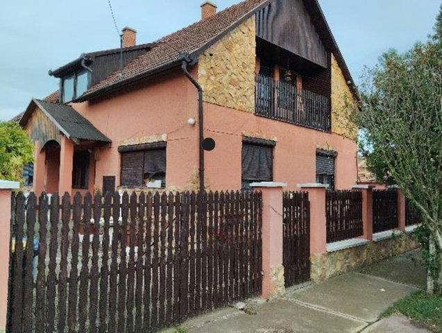 Eladó családi ház, Hajdúszováton 35 M Ft, 4 szobás