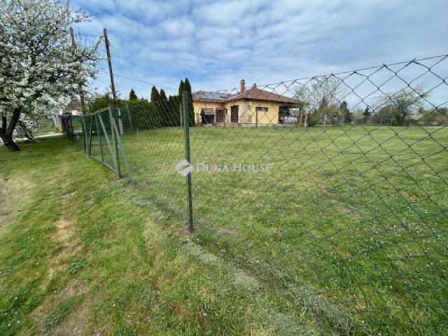 Eladó telek, Felcsúton 25 M Ft / költözzbe.hu