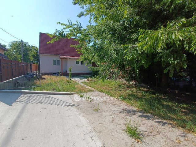 Eladó családi ház, Szigetszentmiklóson 58 M Ft, 3 szobás