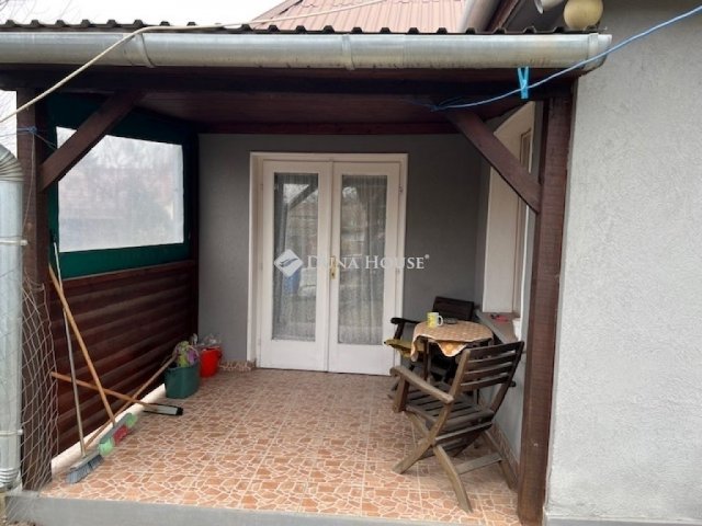 Eladó családi ház, Pilisen 33.9 M Ft, 2 szobás