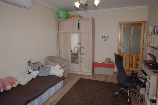 Eladó panellakás, Nyíregyházán 72 M Ft, 4 szobás