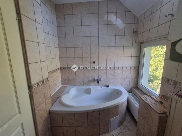 Eladó családi ház, Miskolcon 70 M Ft, 6 szobás